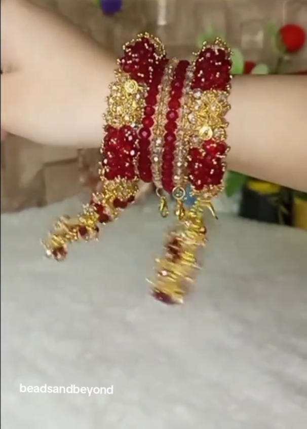 Bridal Gajra Set  (2 gajray + 4 choori)