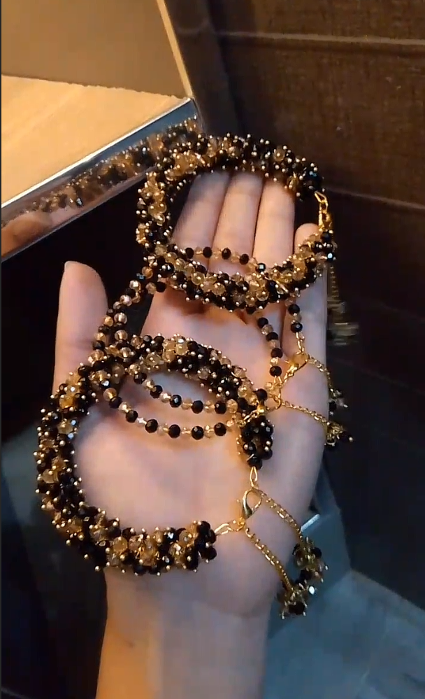 Black Gajra Set  (2 gajray + 4 choori)