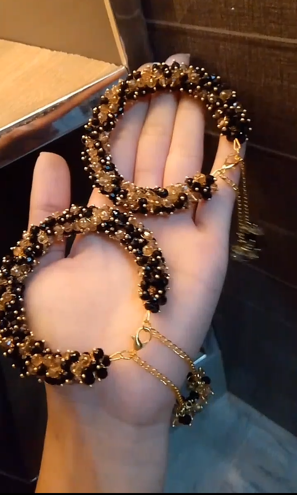 Black Gajra Set  (2 gajray + 4 choori)