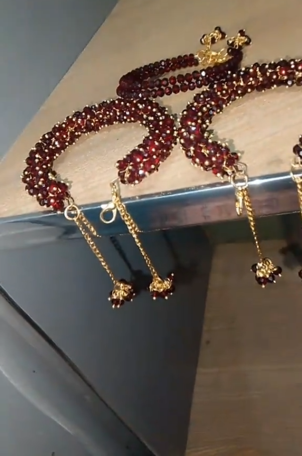 Maroon Gajra Set