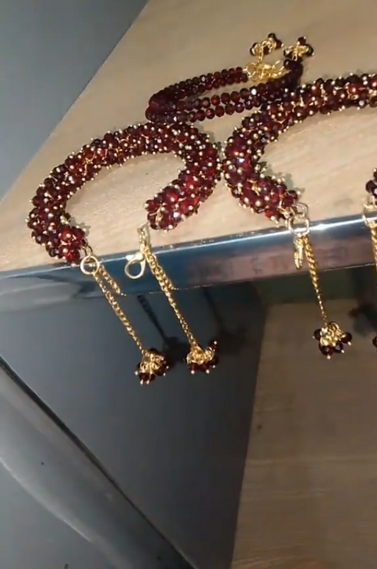 Maroon Gajra Set