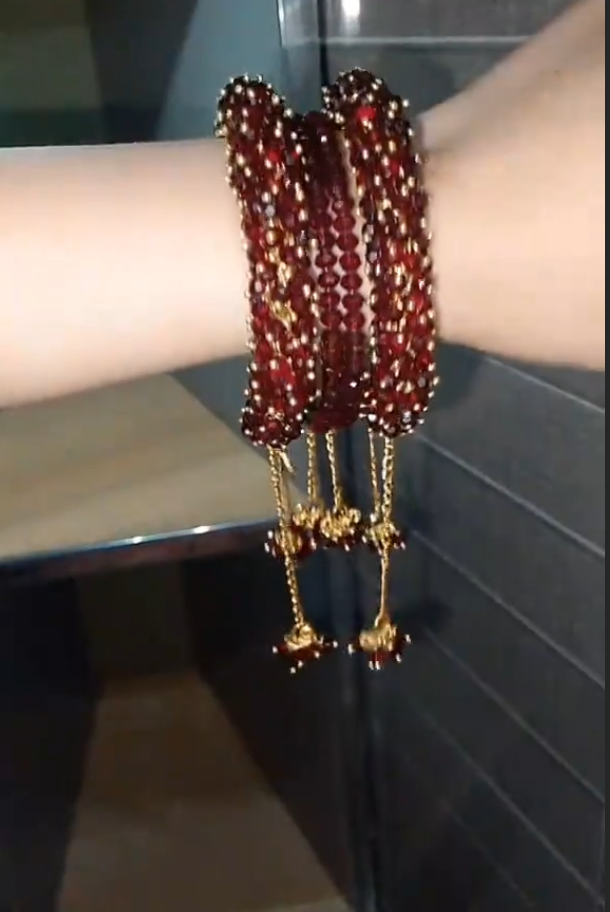 Maroon Gajra Set