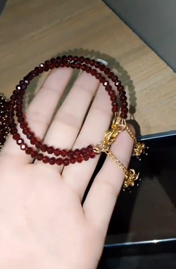 Maroon Gajra Set